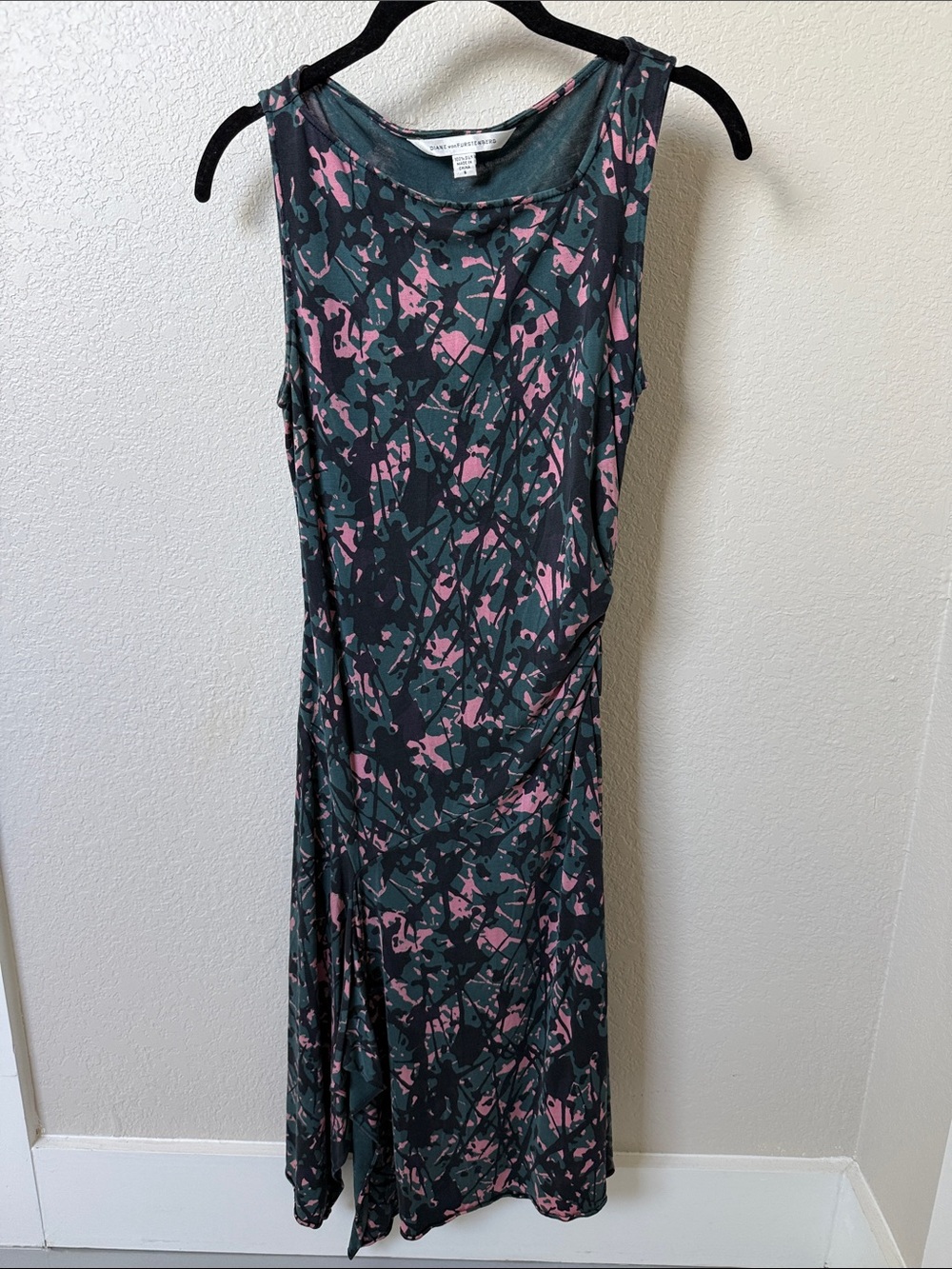 Vintage Diane Von Furstenberg Sleeveless Printed Maxi Dress 100% silk Size 6